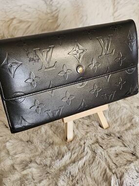 Louis Vuitton Monogram Vernis Mat Porte Tresor International Wallet in Black. 